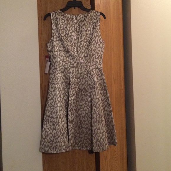 ❤️❤️host pick❤️❤️ Amazing fit and flare dress - Picture 4 of 4